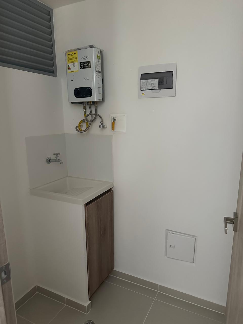 Apartamento en Medellín · Ciudad del Rio · El Poblado — foto 11