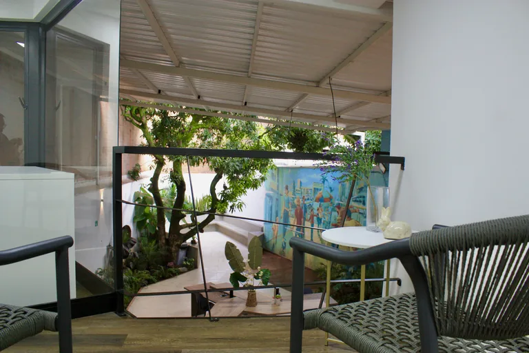 Oficina en Laureles, Medellín — foto 3. Inversión inmobiliaria con operación de rentas cortas en Laureles